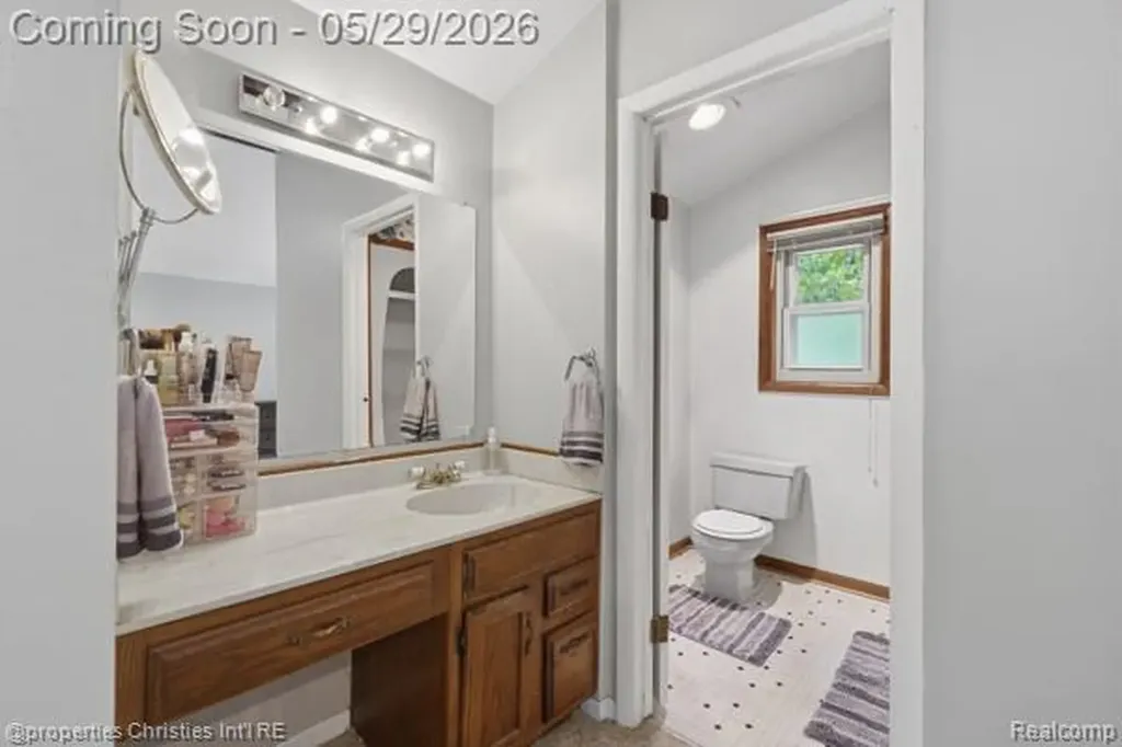 6884 Aeroview Street West Bloomfield Charter Township MI 48324