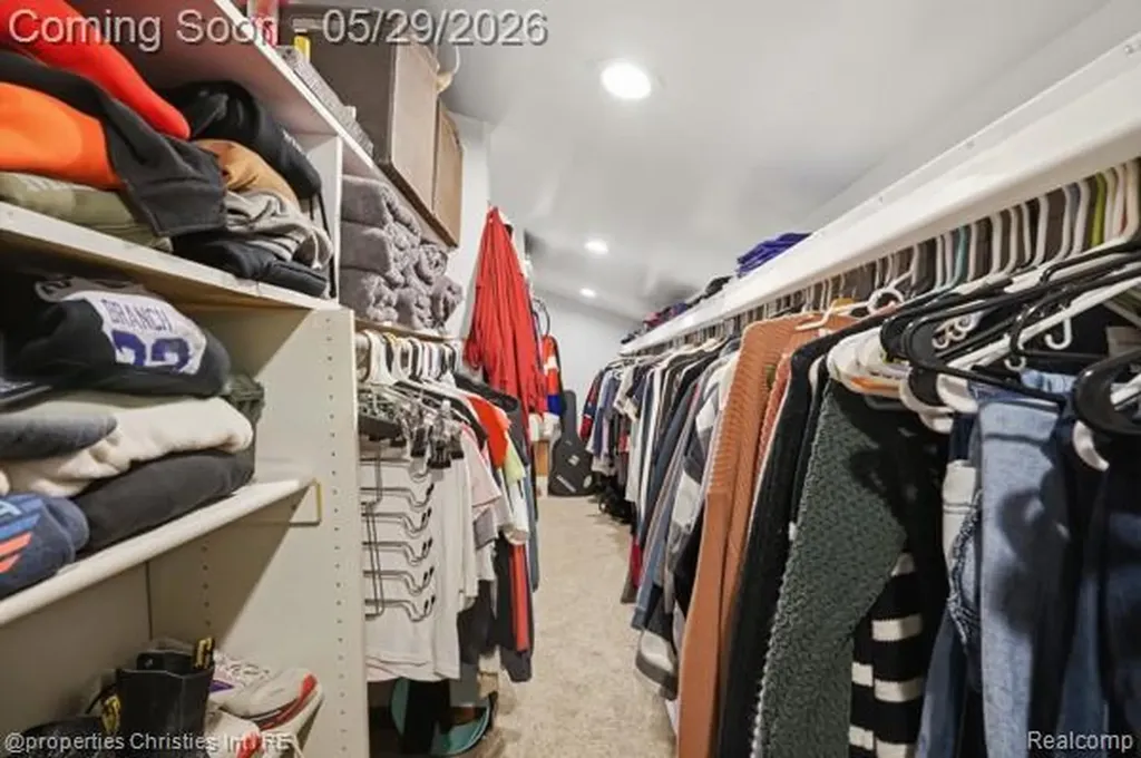 6884 Aeroview Street West Bloomfield Charter Township MI 48324