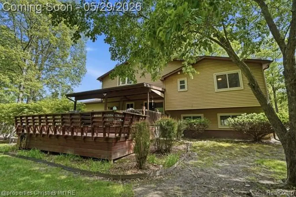 6884 Aeroview Street West Bloomfield Charter Township MI 48324