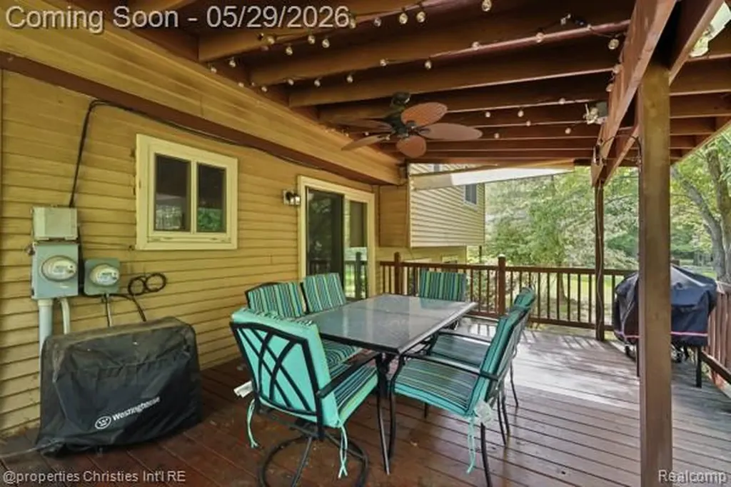6884 Aeroview Street West Bloomfield Charter Township MI 48324