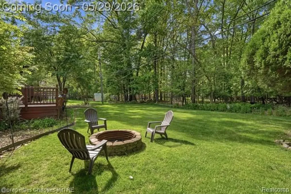 6884 Aeroview Street West Bloomfield Charter Township MI 48324