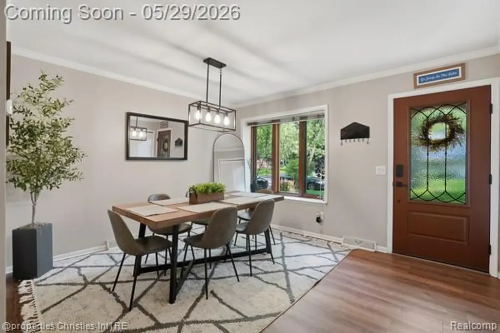 6884 Aeroview Street West Bloomfield Charter Township MI 48324