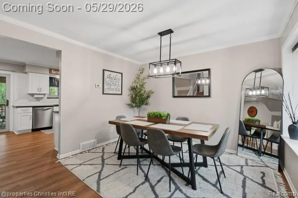 6884 Aeroview Street West Bloomfield Charter Township MI 48324