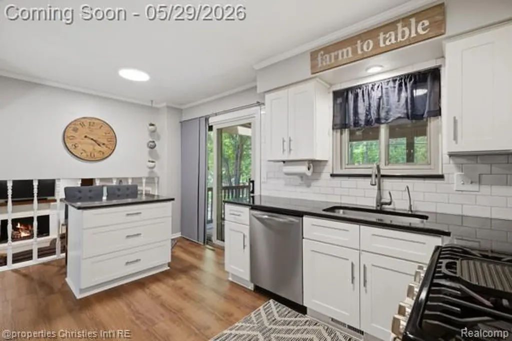 6884 Aeroview Street West Bloomfield Charter Township MI 48324