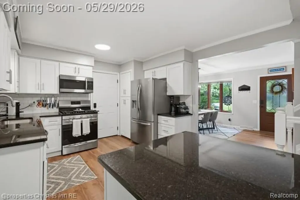 6884 Aeroview Street West Bloomfield Charter Township MI 48324