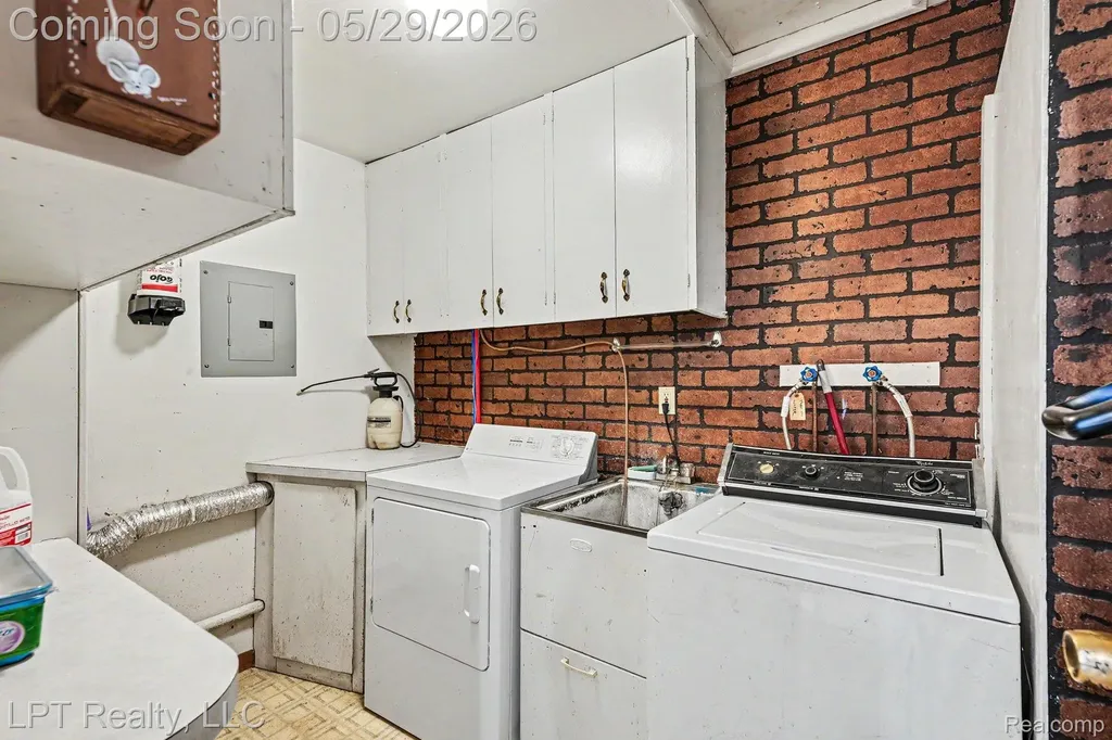 21021 Wendell Street Clinton Charter Township MI 48036