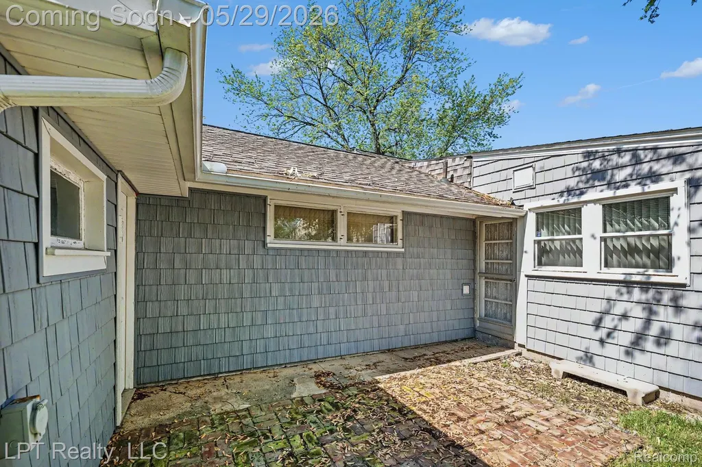 21021 Wendell Street Clinton Charter Township MI 48036