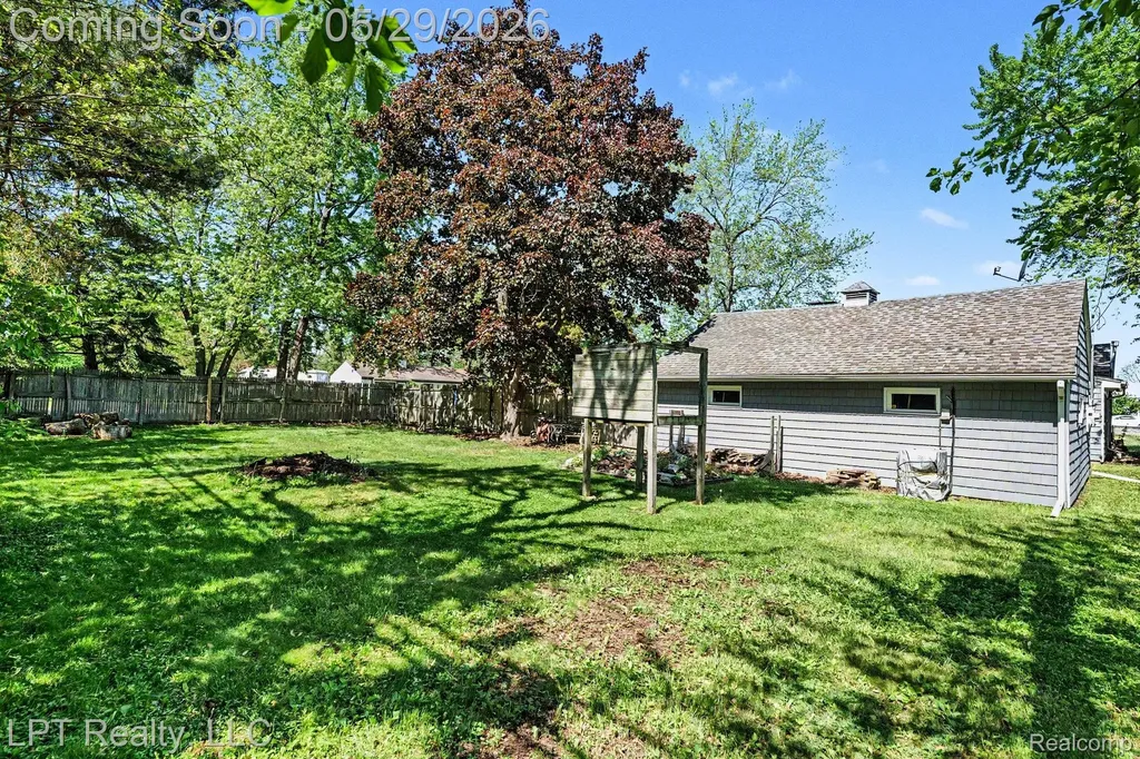21021 Wendell Street Clinton Charter Township MI 48036