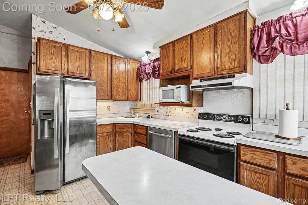21021 Wendell Street Clinton Charter Township MI 48036