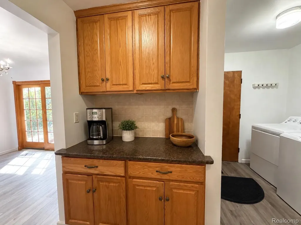 6382 Houghten Drive Troy City MI 48098