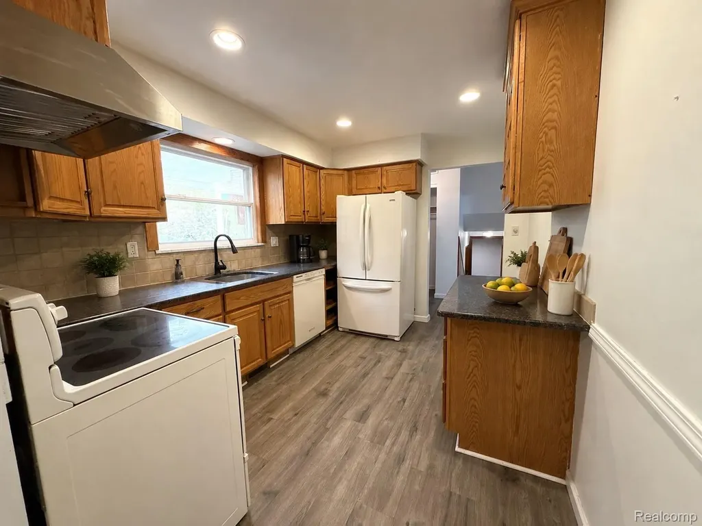 6382 Houghten Drive Troy City MI 48098
