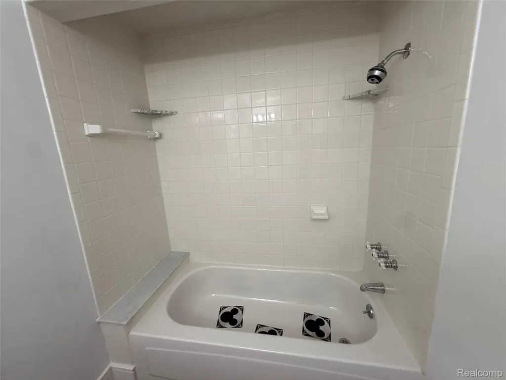6382 Houghten Drive Troy City MI 48098