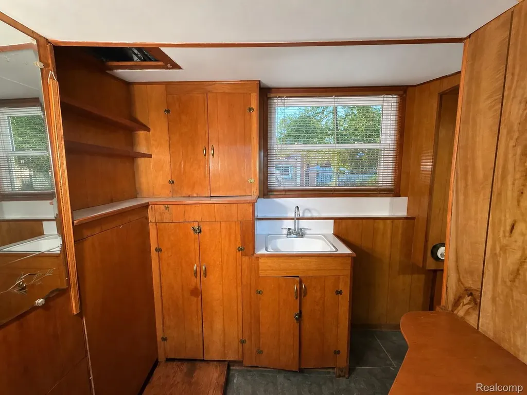 6382 Houghten Drive Troy City MI 48098