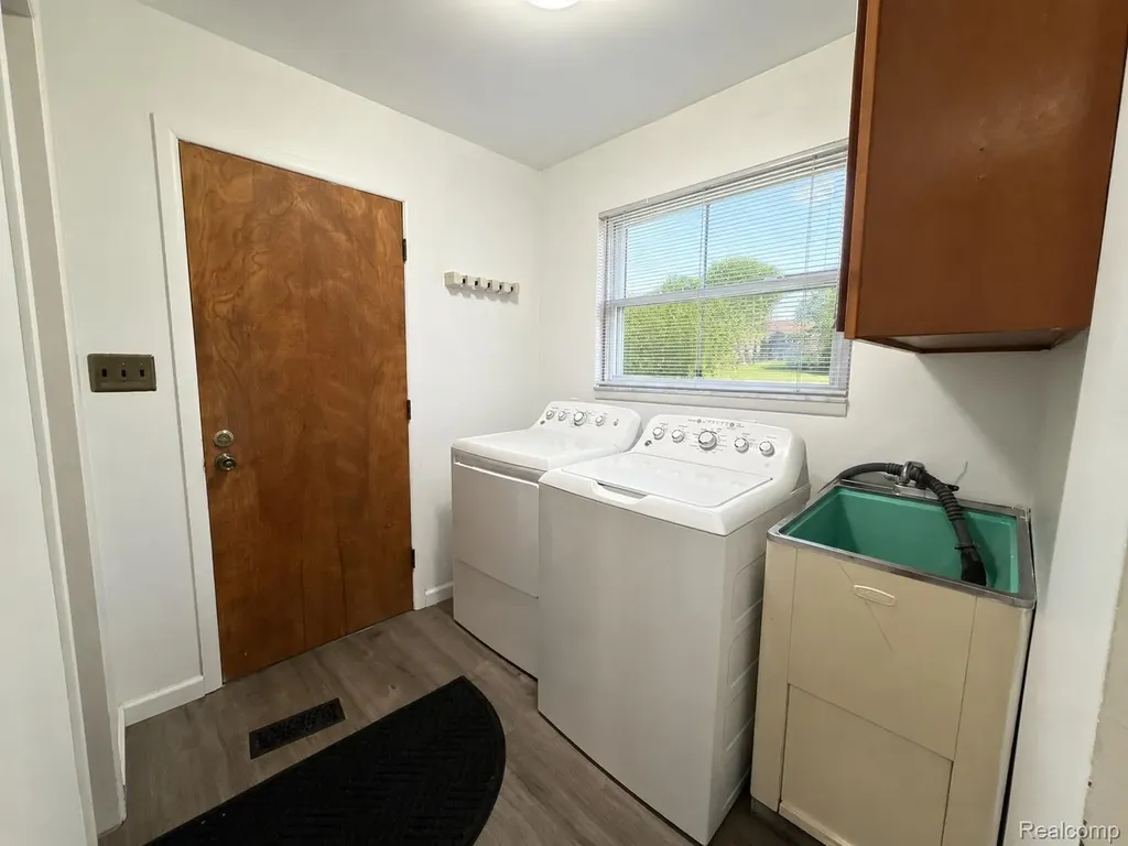6382 Houghten Drive Troy City MI 48098