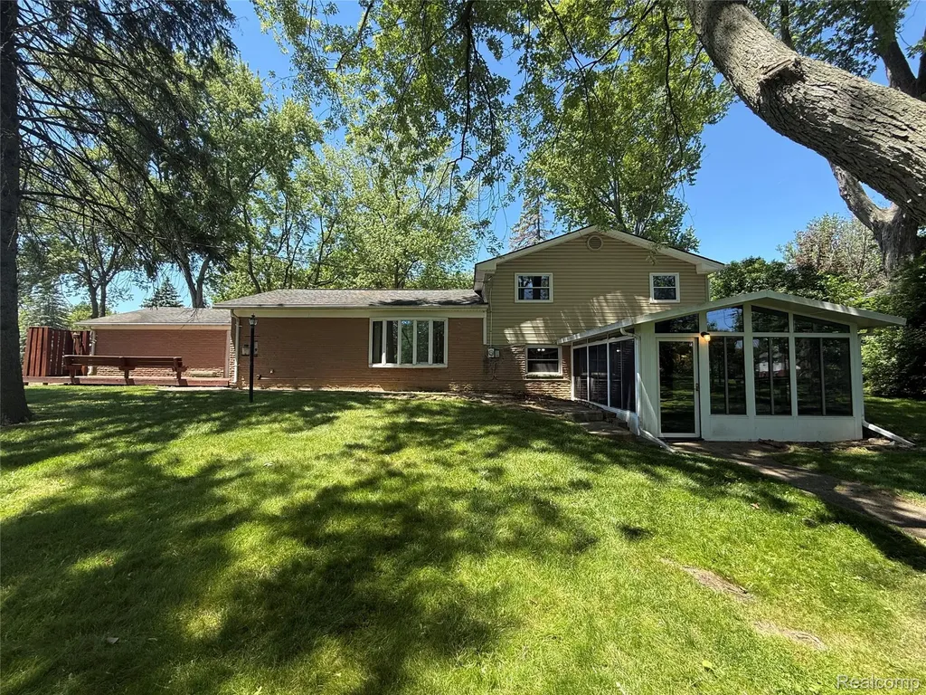 6382 Houghten Drive Troy City MI 48098