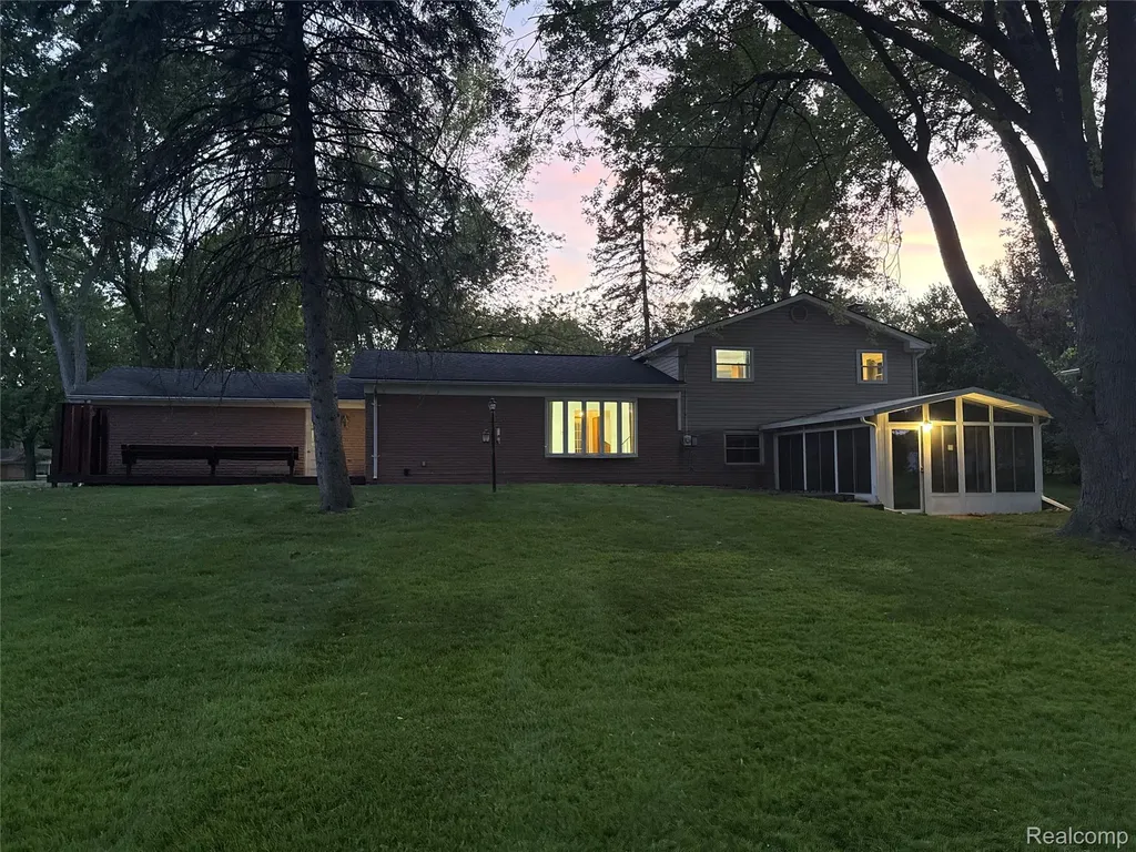 6382 Houghten Drive Troy City MI 48098
