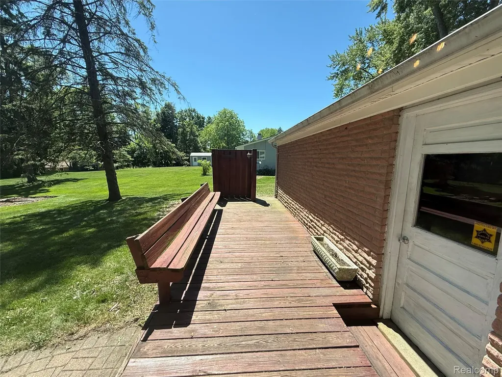 6382 Houghten Drive Troy City MI 48098