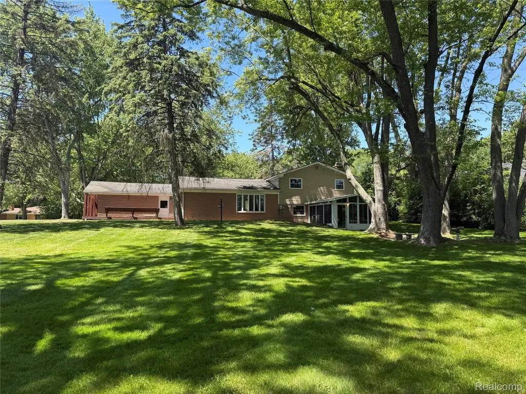 6382 Houghten Drive Troy City MI 48098