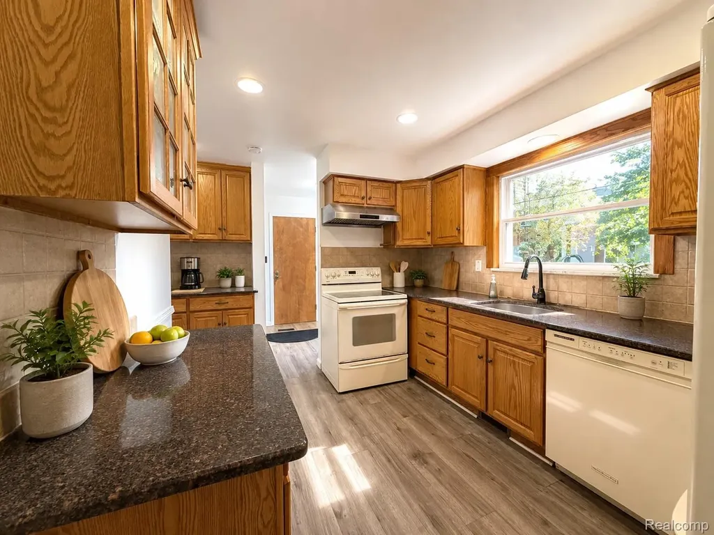 6382 Houghten Drive Troy City MI 48098