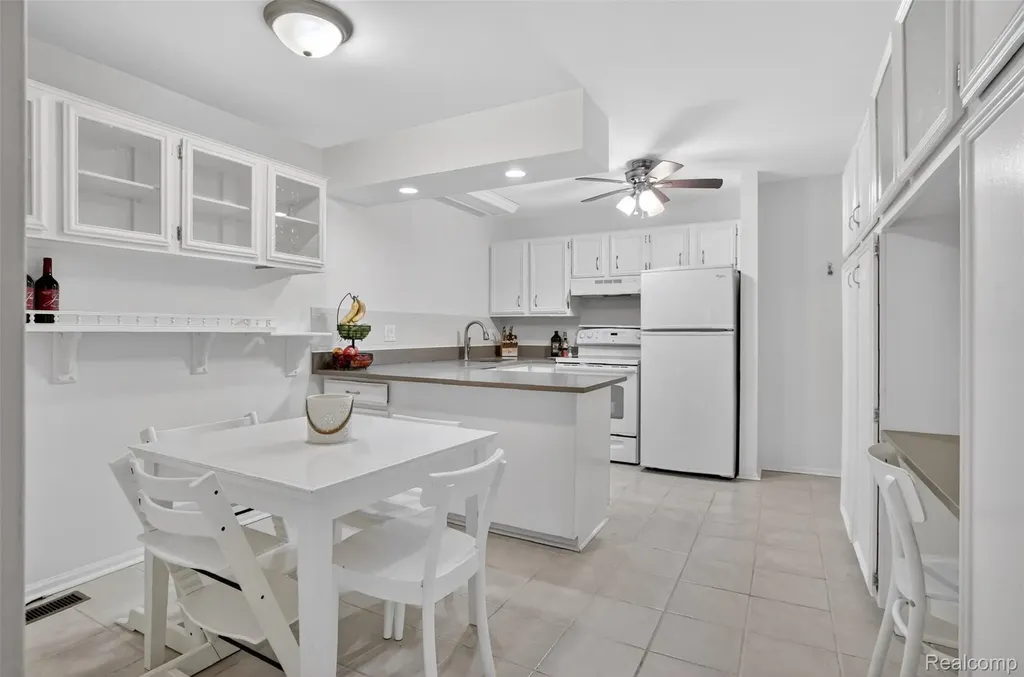 2425 Mulberry Square Bloomfield Hills City MI 48302