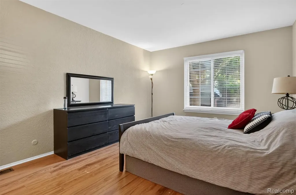 2425 Mulberry Square Bloomfield Hills City MI 48302