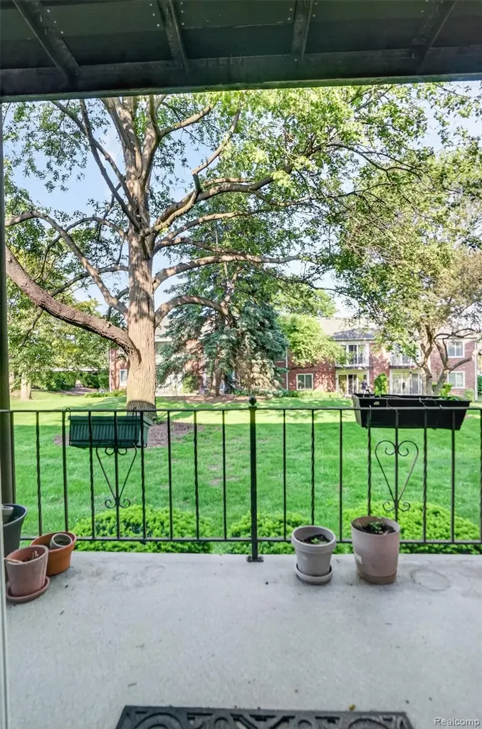 2425 Mulberry Square Bloomfield Hills City MI 48302