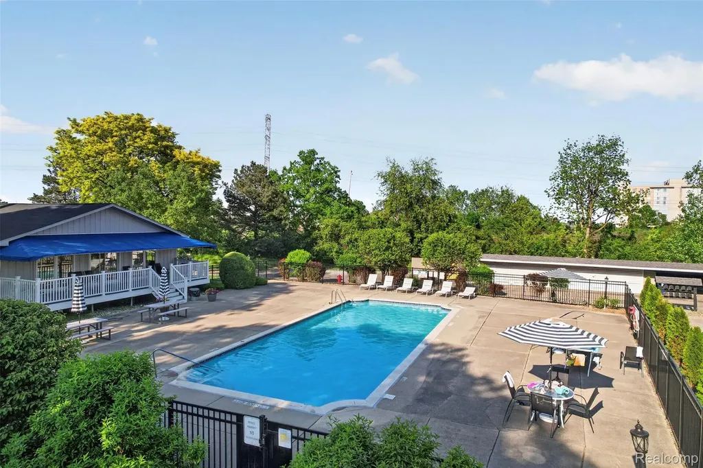 2425 Mulberry Square Bloomfield Hills City MI 48302