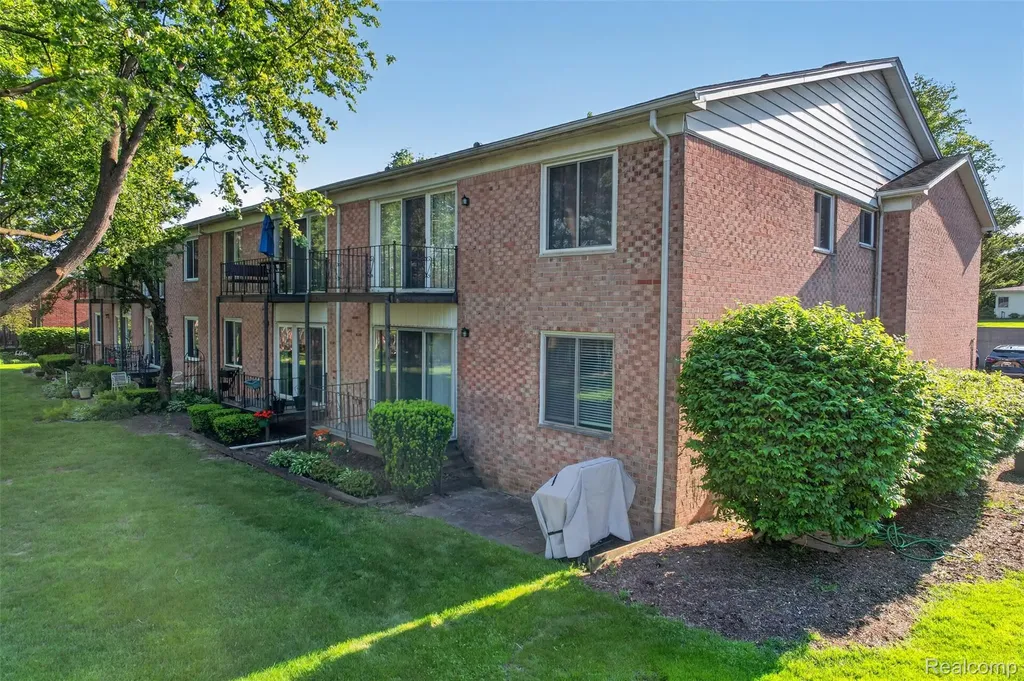 2425 Mulberry Square Bloomfield Hills City MI 48302