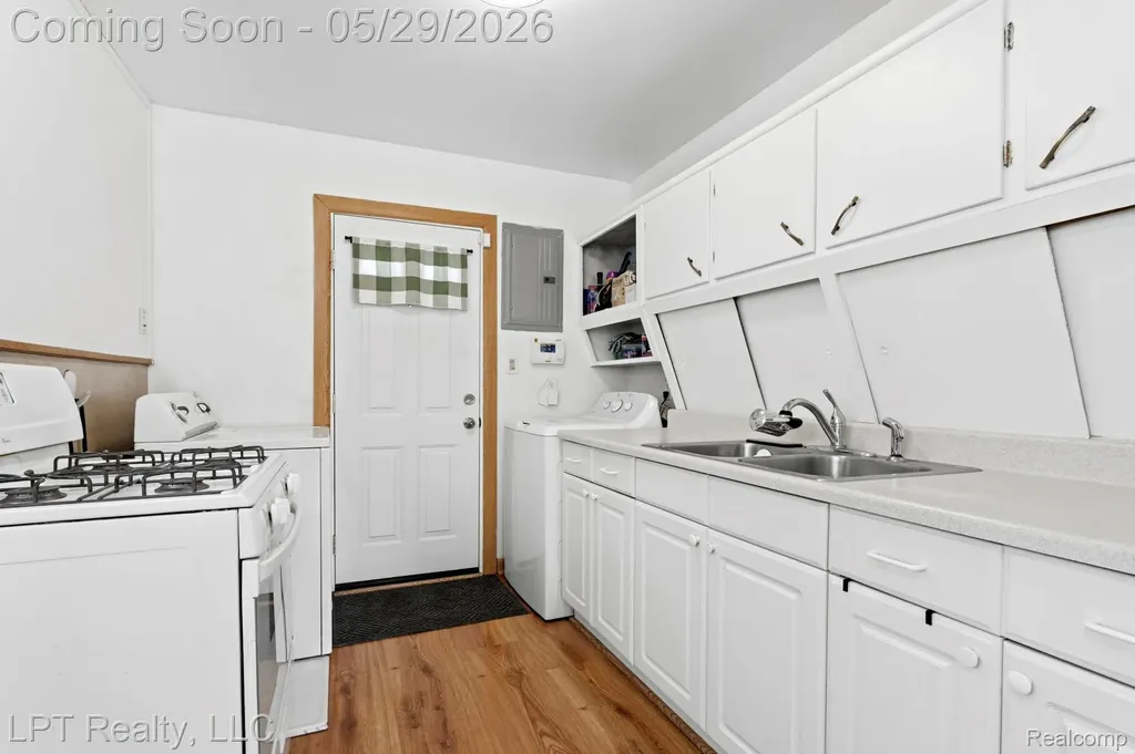 8032 Clippert Street Taylor City MI 48180