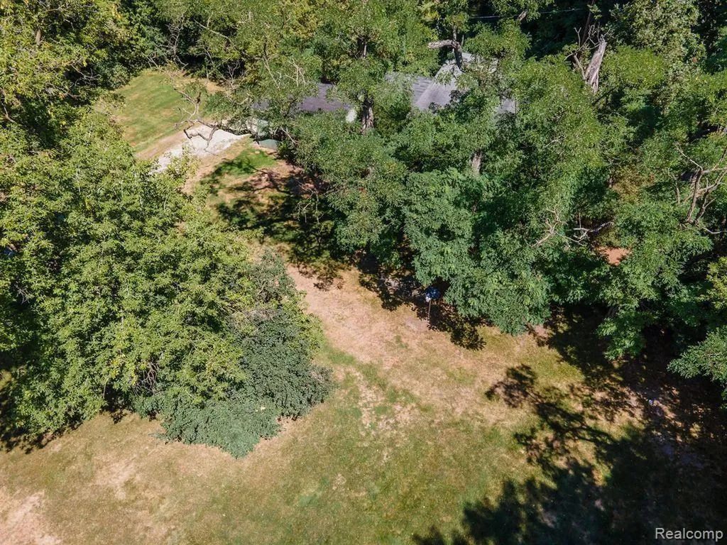 25690 W 14 Mile Road Bloomfield Charter Township MI 48301