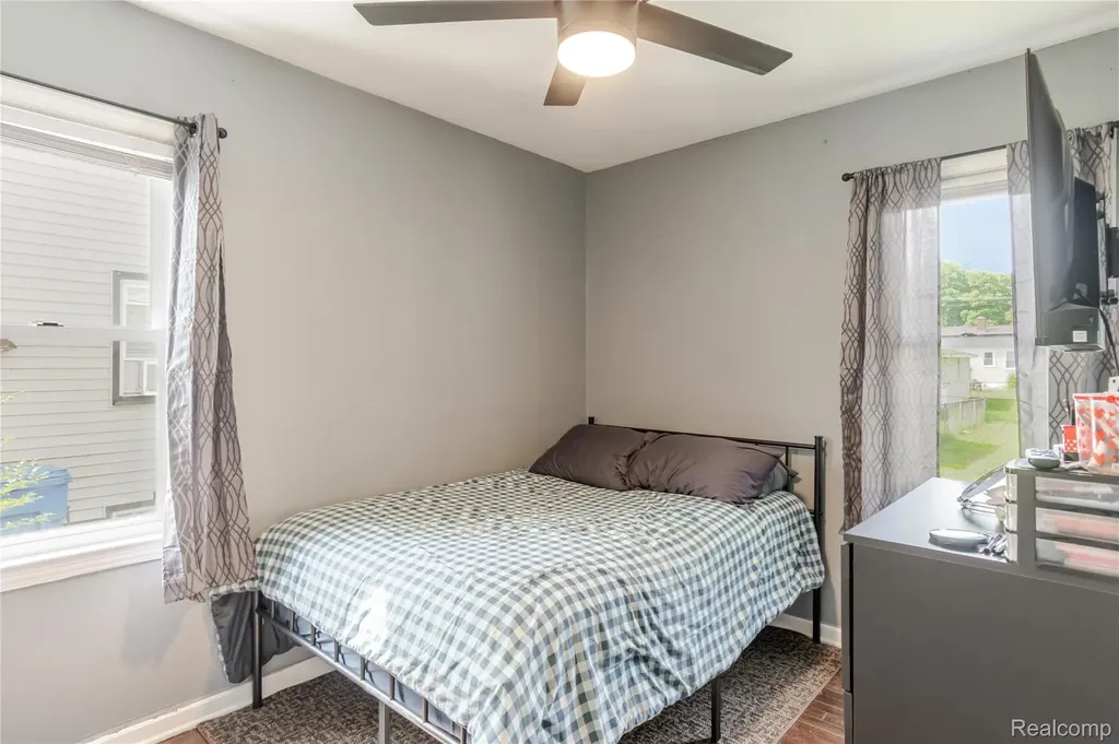 25446 Colgate Street Dearborn Heights City MI 48125
