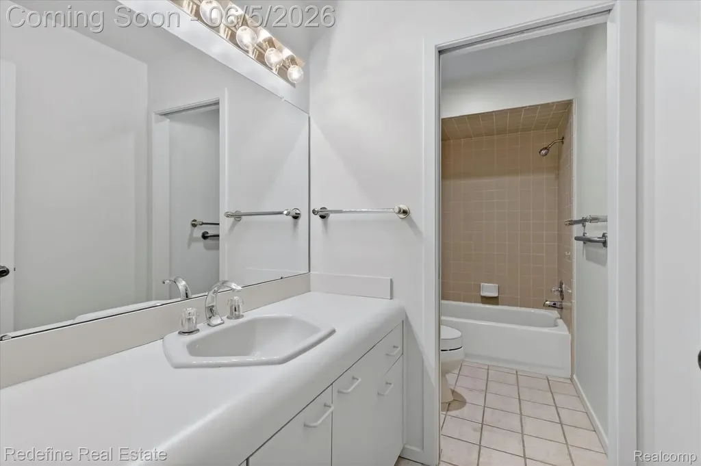 29711 Nova Woods Drive Farmington Hills City MI 48331