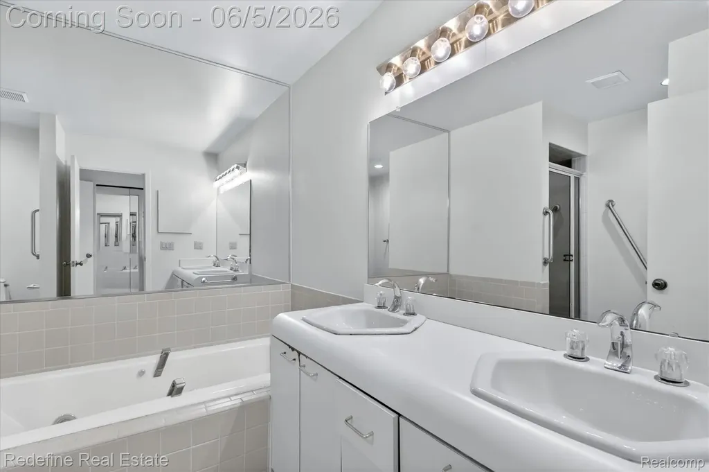 29711 Nova Woods Drive Farmington Hills City MI 48331