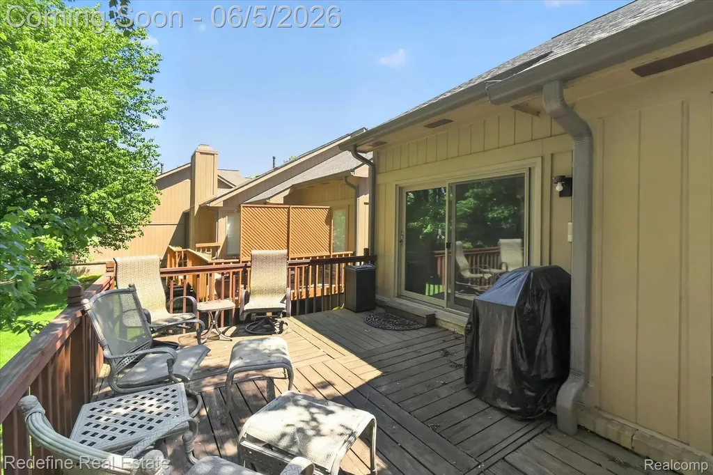 29711 Nova Woods Drive Farmington Hills City MI 48331