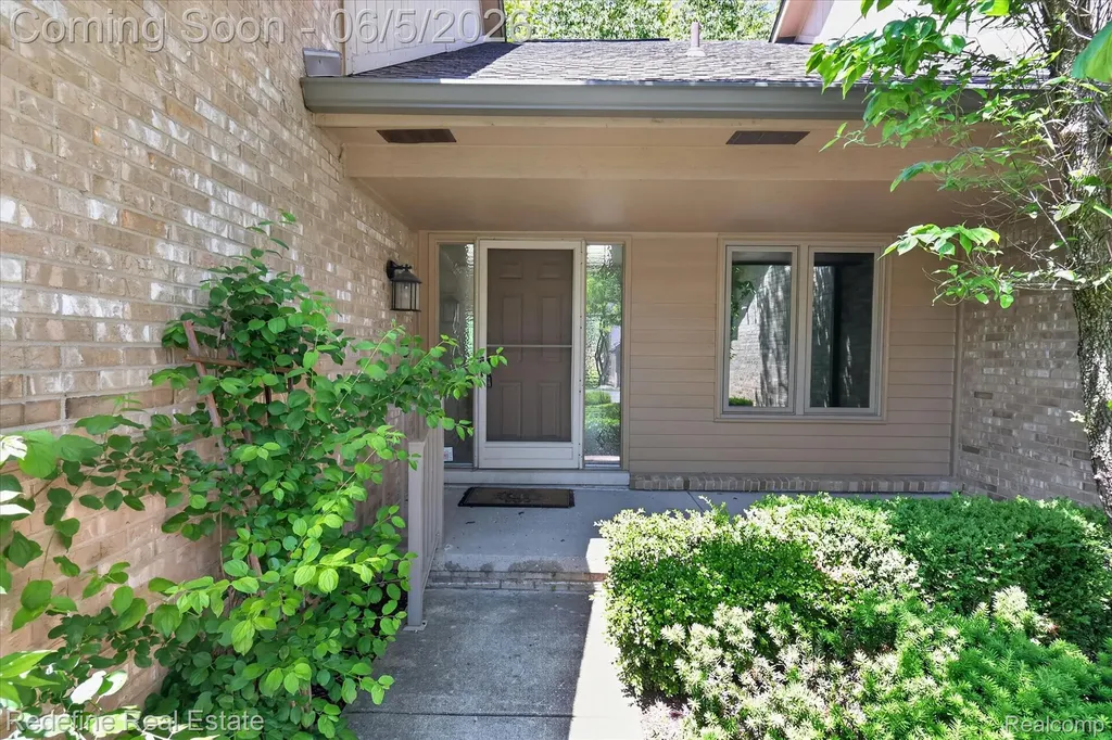 29711 Nova Woods Drive Farmington Hills City MI 48331