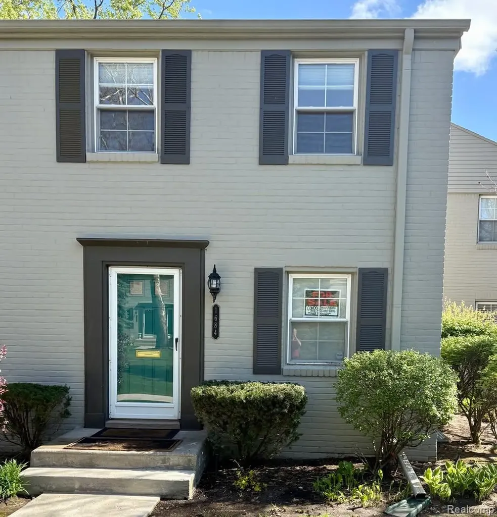 1684 Graefield Road Birmingham City MI 48009