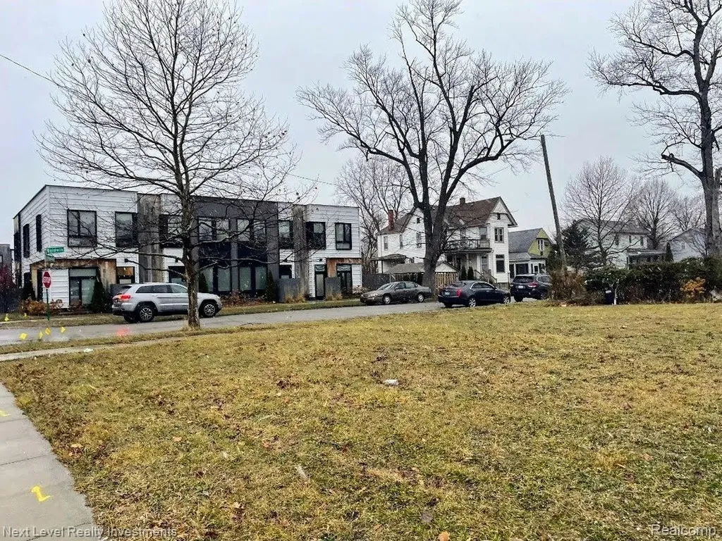 7719 E Lafayette Street Detroit City MI 48214