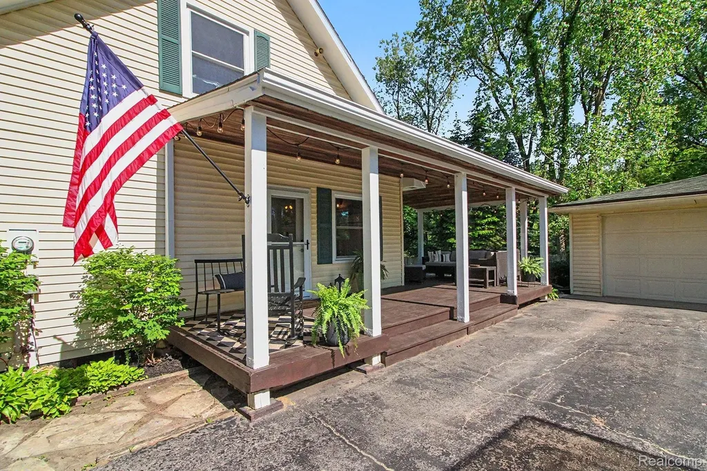 5070 W Harvard Avenue Independence Charter Township MI 48348