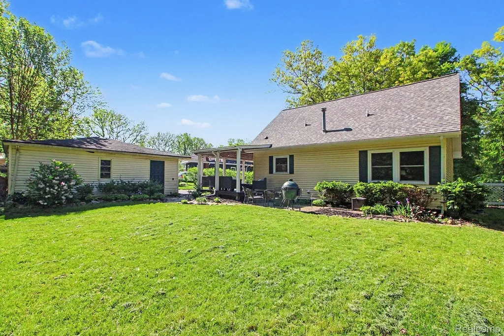 5070 W Harvard Avenue Independence Charter Township MI 48348