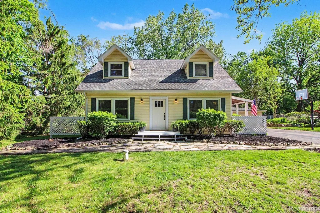 5070 W Harvard Avenue Independence Charter Township MI 48348
