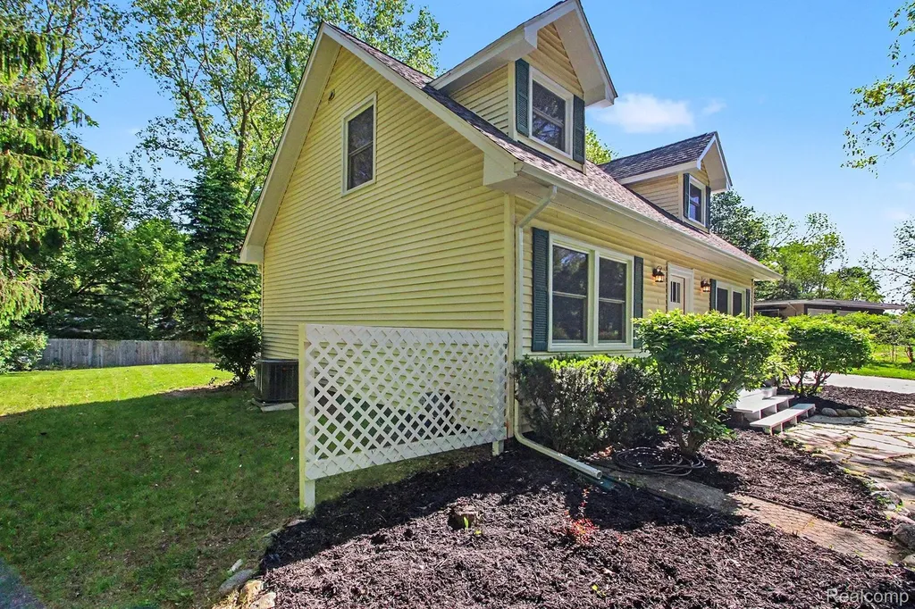 5070 W Harvard Avenue Independence Charter Township MI 48348