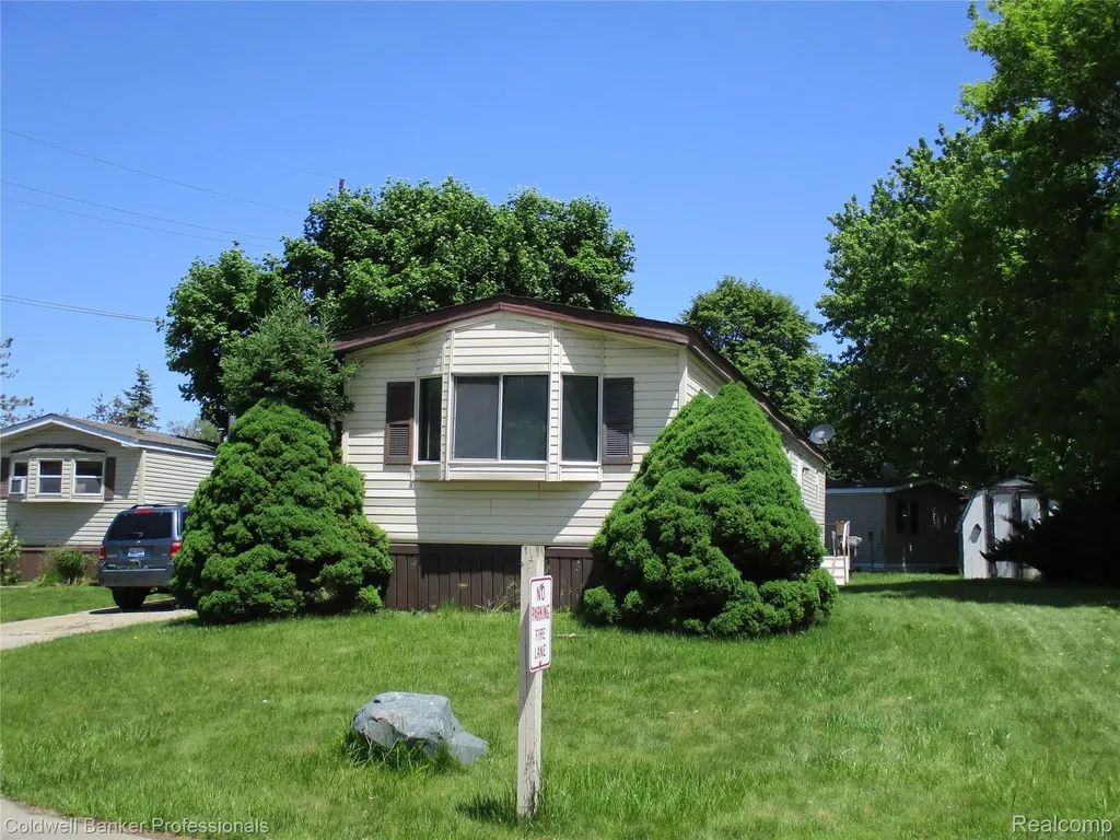 108 Deer Run Lapeer City MI 48446