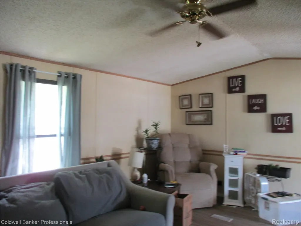 108 Deer Run Lapeer City MI 48446