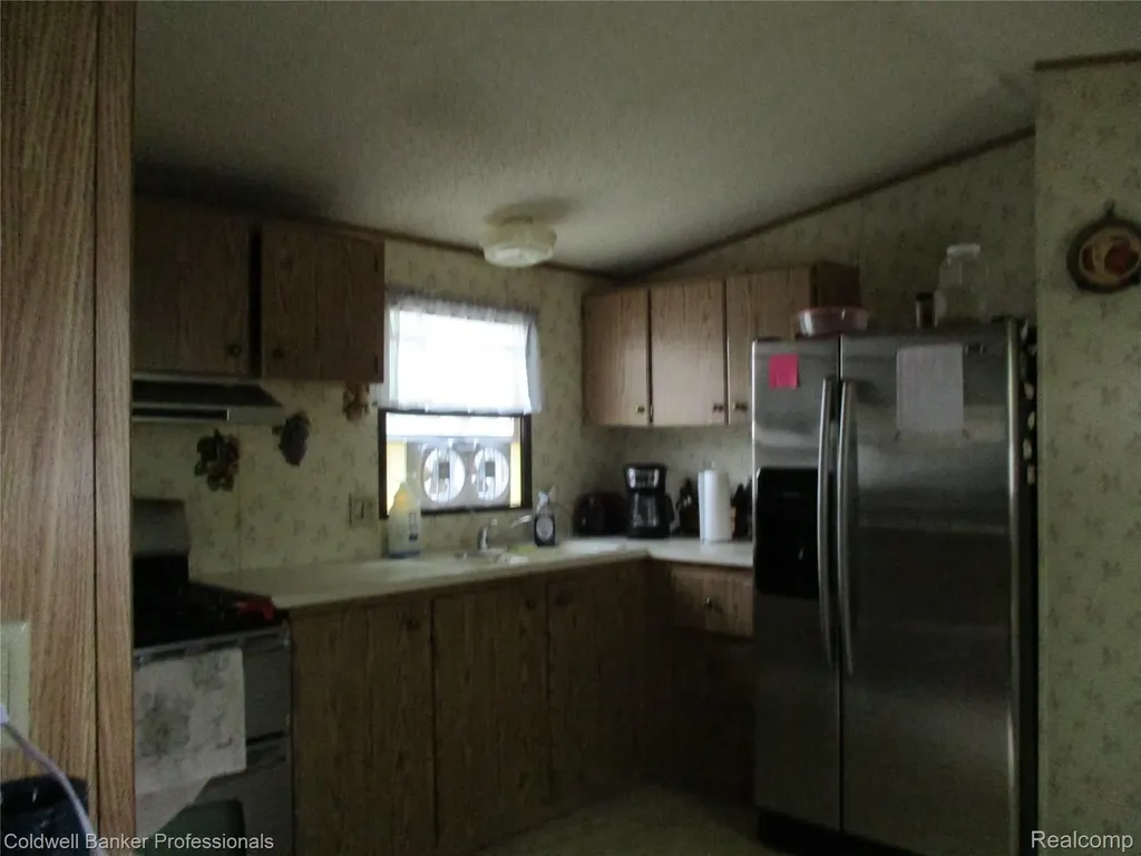 108 Deer Run Lapeer City MI 48446