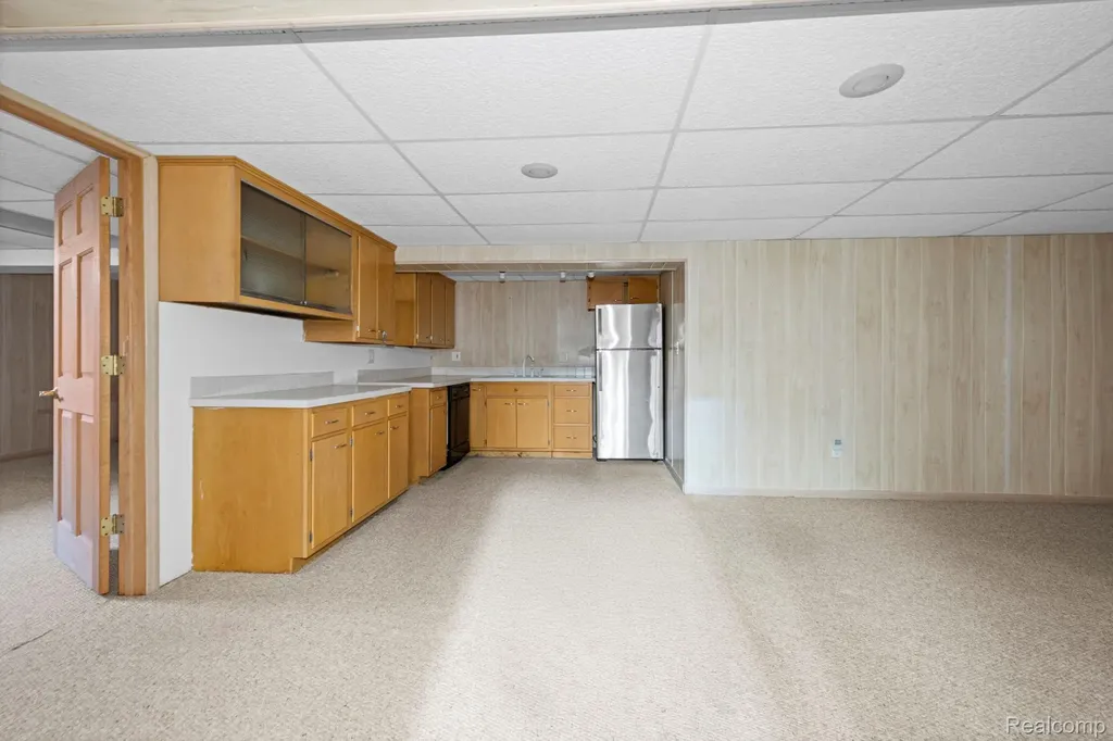 20085 Wedgewood Drive Grosse Pointe Woods City MI 48236