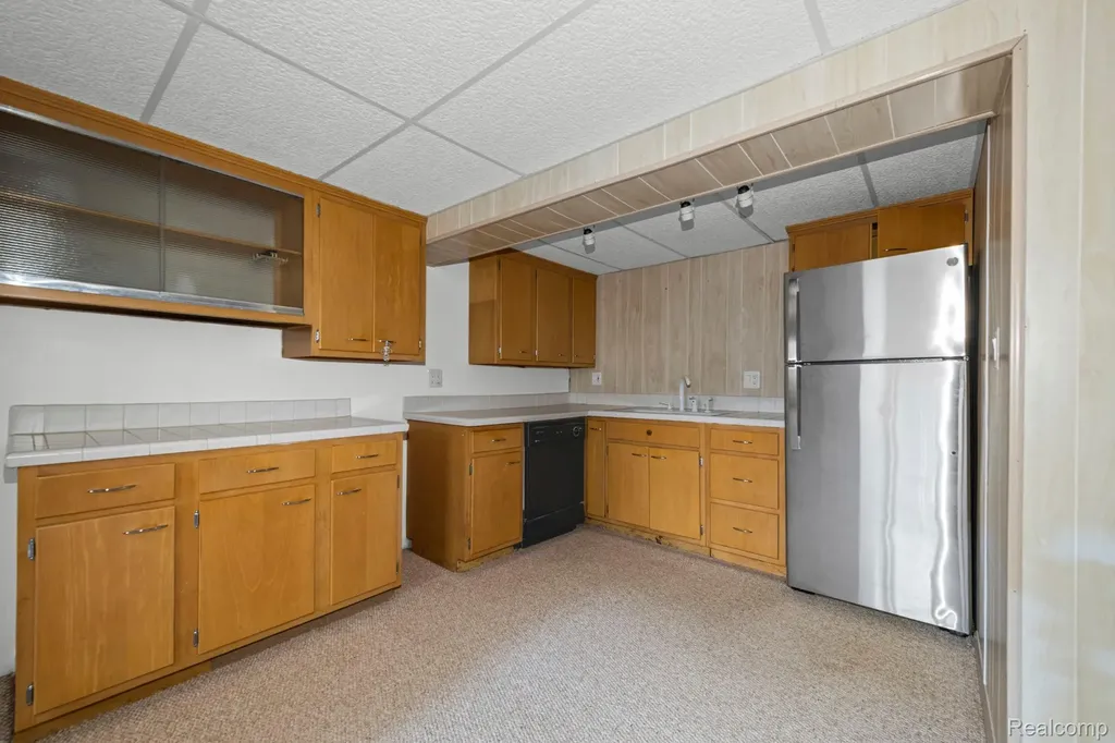 20085 Wedgewood Drive Grosse Pointe Woods City MI 48236