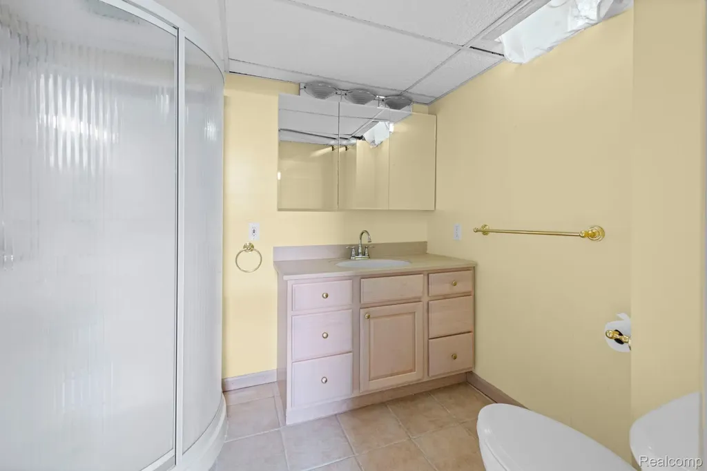 20085 Wedgewood Drive Grosse Pointe Woods City MI 48236