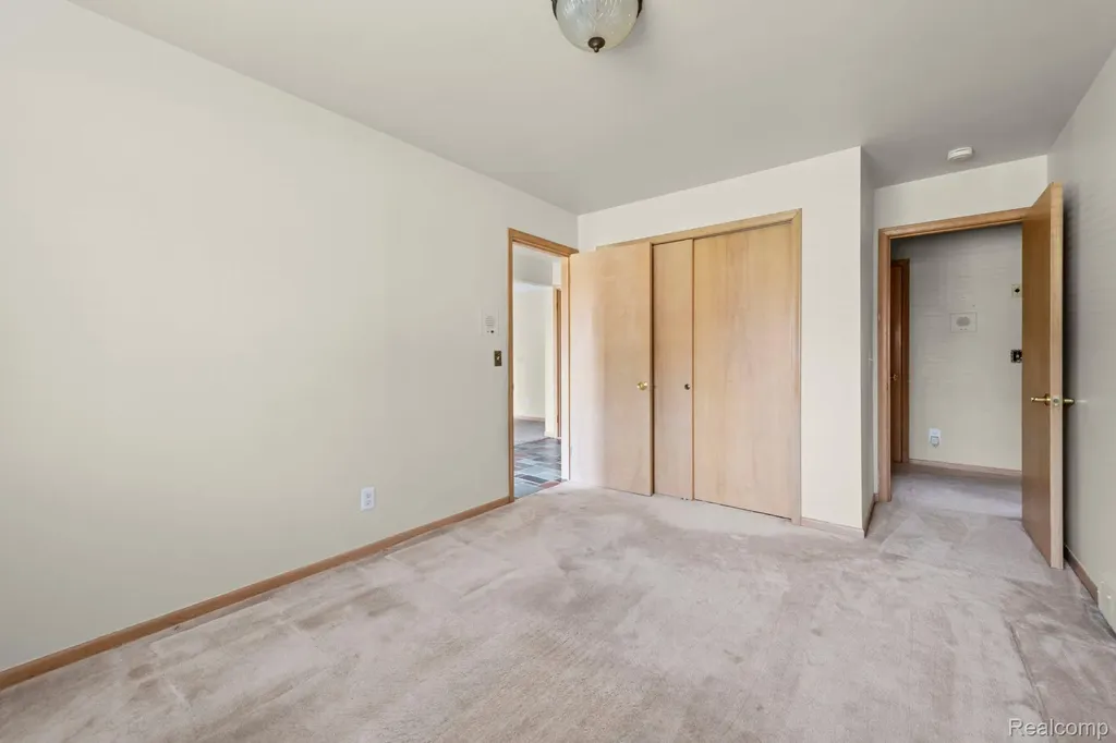 20085 Wedgewood Drive Grosse Pointe Woods City MI 48236