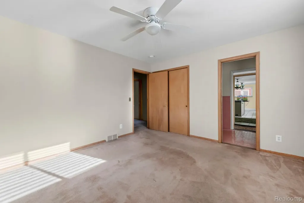 20085 Wedgewood Drive Grosse Pointe Woods City MI 48236