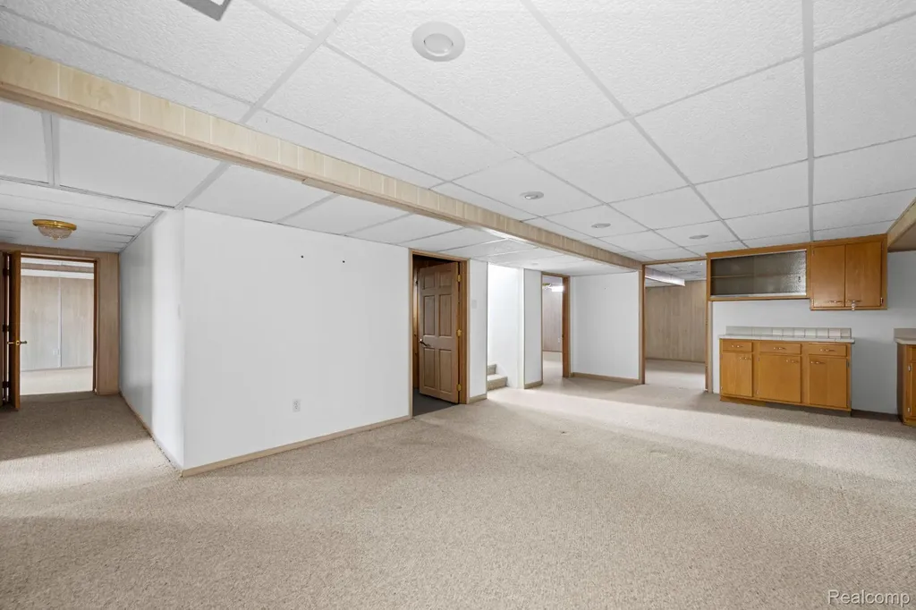 20085 Wedgewood Drive Grosse Pointe Woods City MI 48236